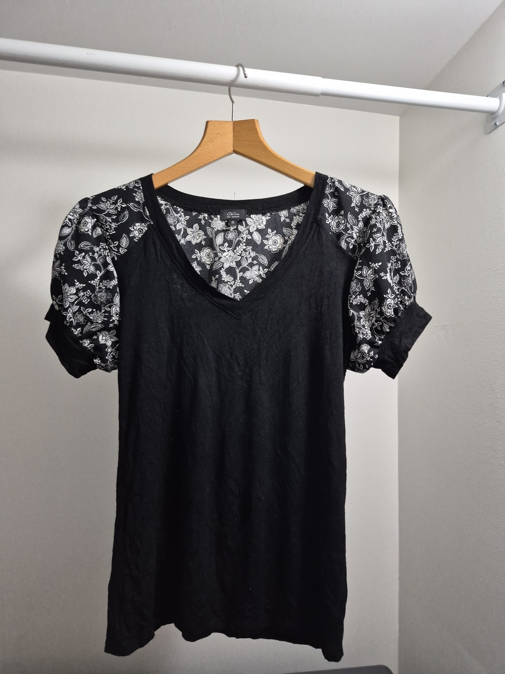 Storm Black V-Neck Tee with White Floral Puff Sleeves